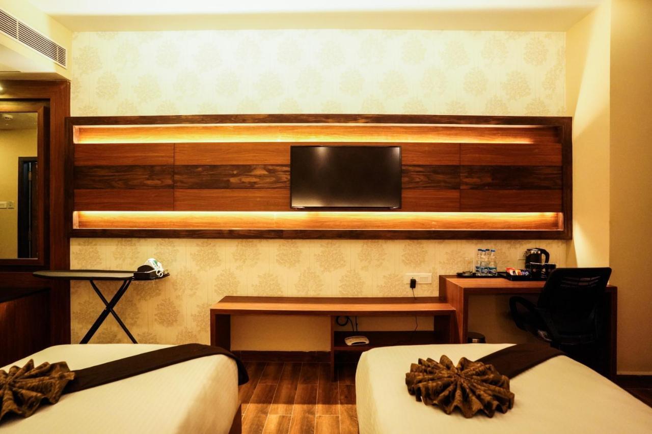 V Five Hotel Singapperumalkovil المظهر الخارجي الصورة